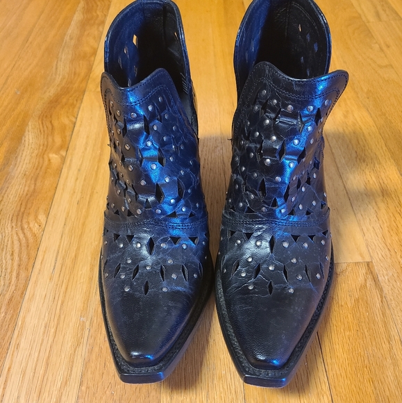 Ariat short black booties Women's 7.5B - Picture 4 of 12